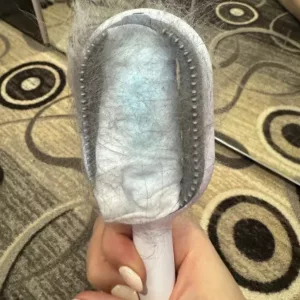 Modtog hundehårfjernelsesbørste med vandtank fra kunde A***a.