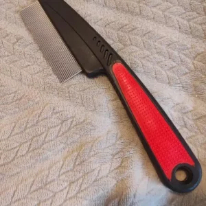 Modtaget hundelusefjernelses kam og fældebørste fra kunde Z***j.