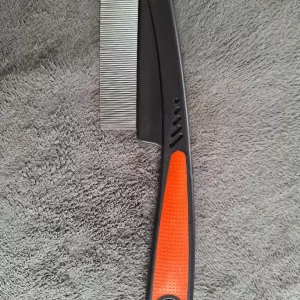 Modtog loppefjernelses kam og fældebørste til hund fra kunde H****l.