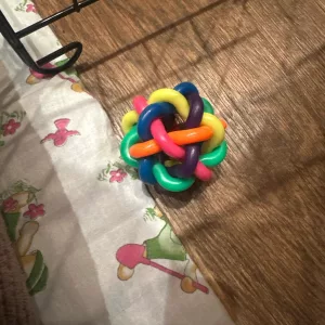 Modtog farverig hundegodbid med klokke fra kunde L***p.